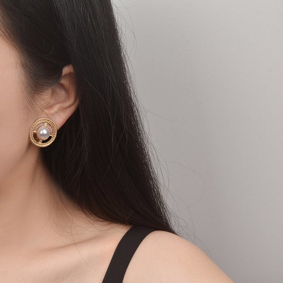 Round Hollow Pearl Stud Earring - Picture 2 of 2